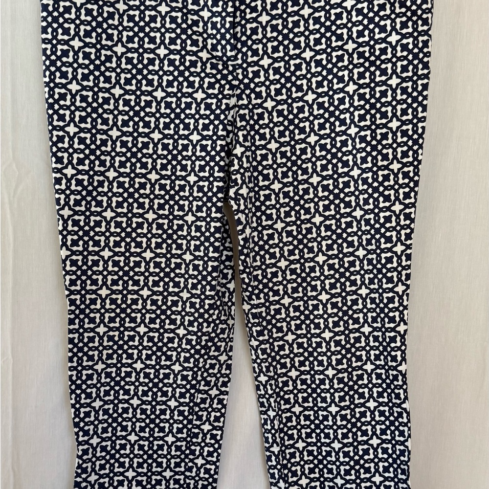 Laundry By Shelli Segal Navy and White Patterned capri pants